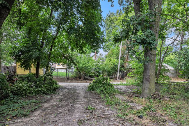 811 Larned St, Home with 0 bedrooms, 0 bathrooms and 4 parking in Lansing MI | Image 4