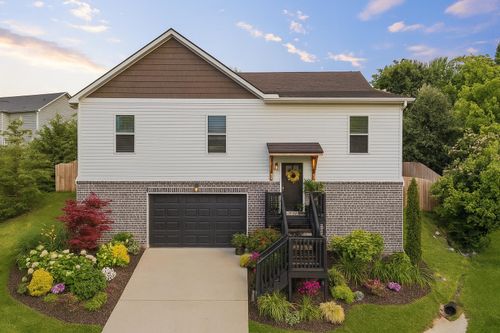 9407 Hackberry Ln, Soddy Daisy, TN, 37379-8861 | Card Image