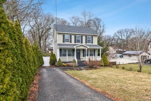 7 Freeman Ave, Nesconset, NY, 11767-3007 | Card Image