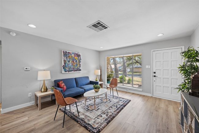 10412 Firethorn Ln, House other with 3 bedrooms, 2 bathrooms and 4 parking in Austin TX | Image 5