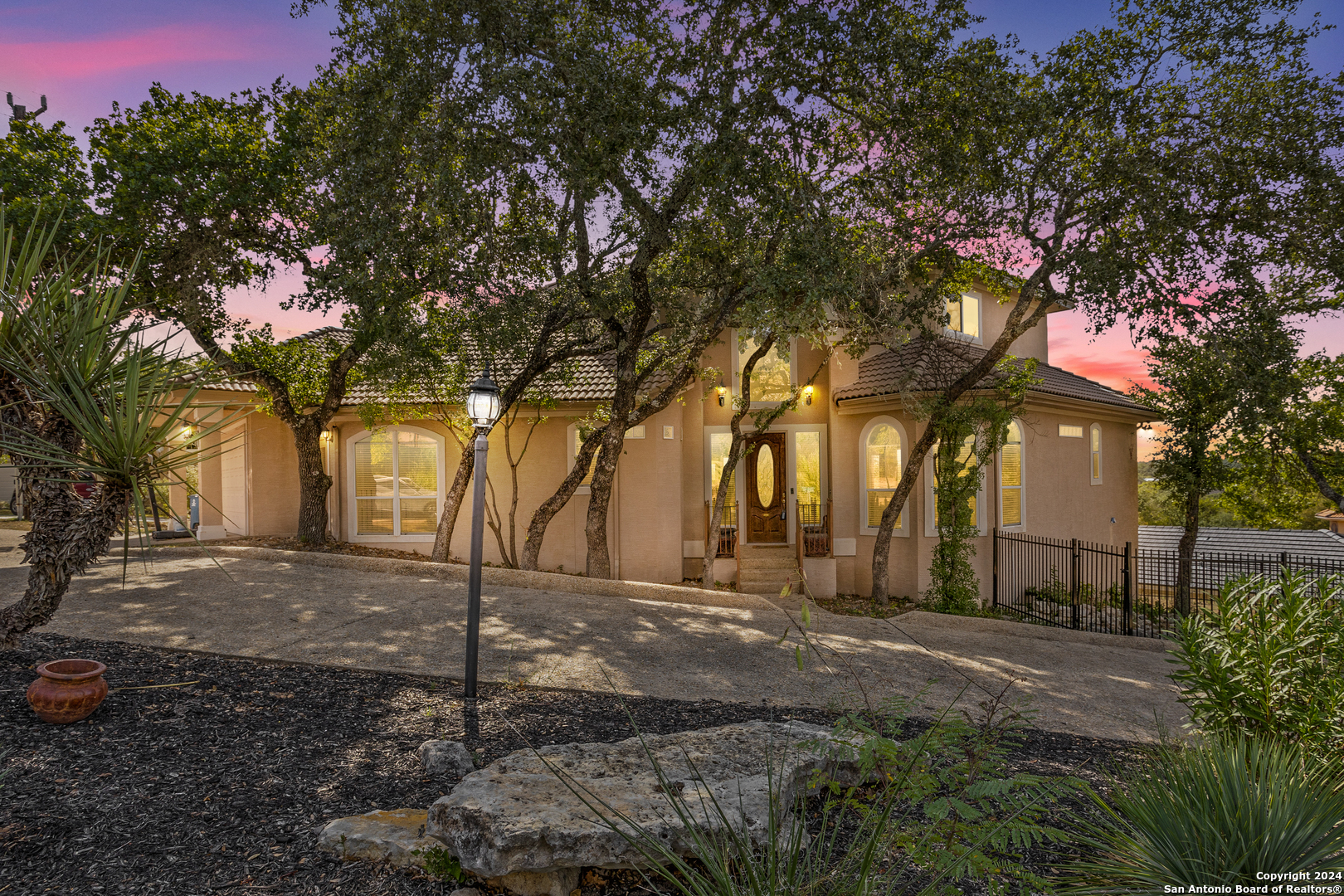 Falls Ter, Boerne, TX 78015