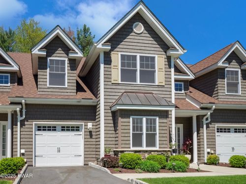 803 Macintosh Way, Matamoras, PA, 18336-2513 | Card Image