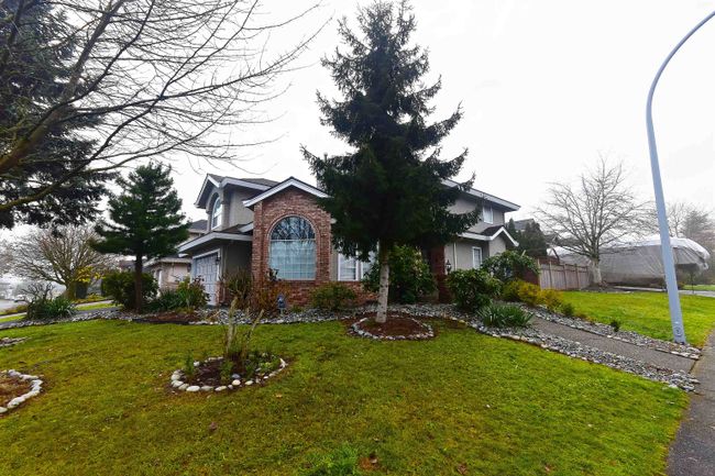 15882 107 A Avenue, House other with 5 bedrooms, 2 bathrooms and 7 parking in Surrey BC | Image 2