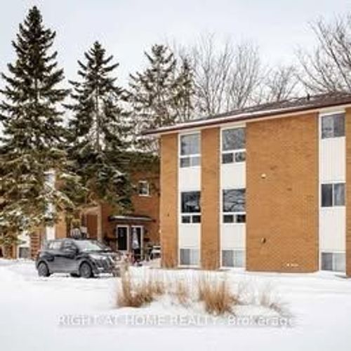 c-upper-floor-8 Moir St, Peterborough, ON, K9H7N4 | Card Image