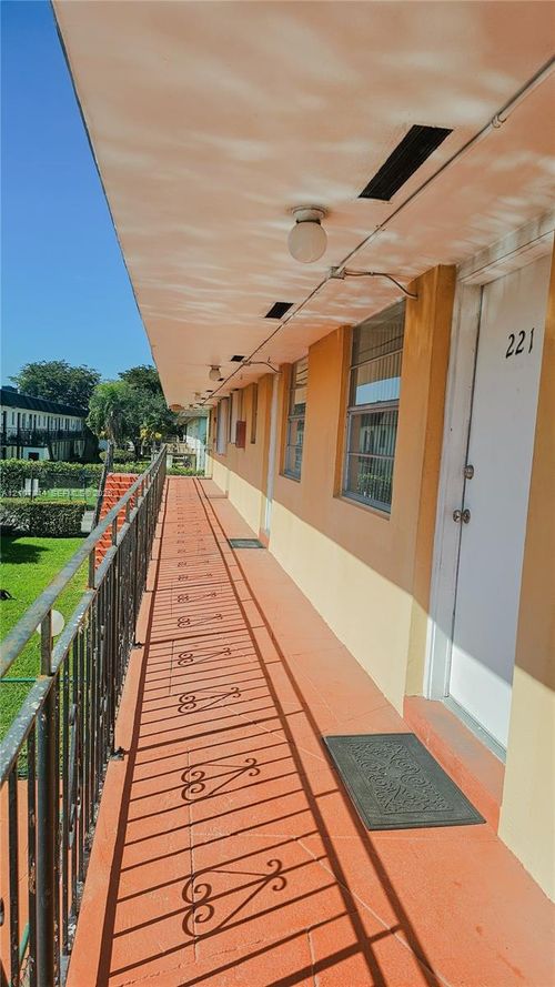 221-3800 Sw 102nd Ave, Miami, FL, 33165-4503 | Card Image