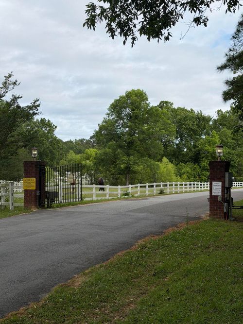 200 Yearling Dr, Summerville, SC, 29486-2252 | Card Image