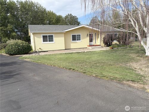2305 Cherry Blossom Dr, Ephrata, WA, 98823-9414 | Card Image