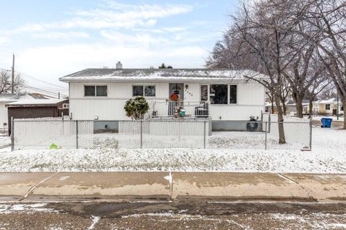 2405 16 Ave Se, Medicine Hat, AB, T1A3T5 | Card Image