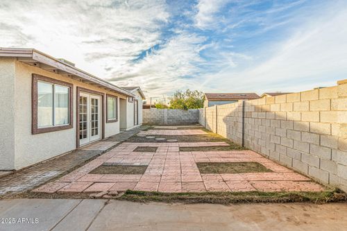 6718 W Catalina Dr, Phoenix, AZ, 85033-5630 | Card Image