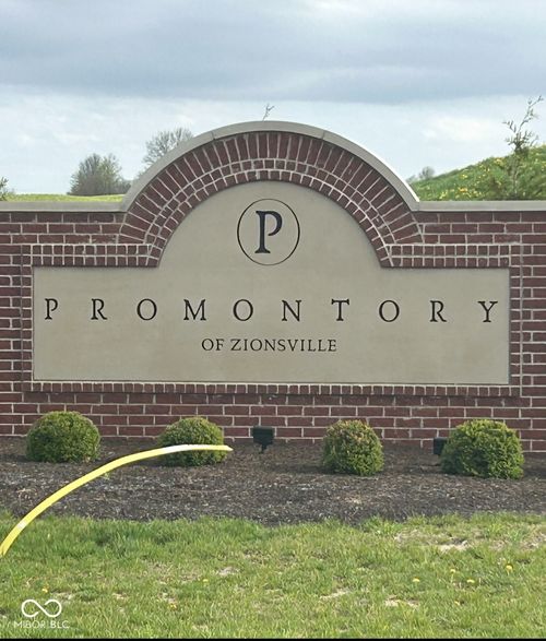 9670 Windy Hills Dr, Zionsville, IN, 46077-6004 | Card Image