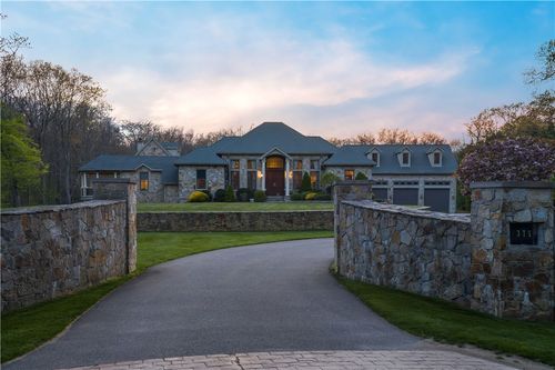 375 Shippee Rd, East Greenwich, RI, 02818-1044 | Card Image