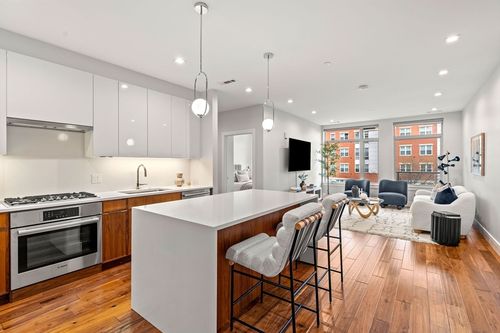312-99 Sumner St, Boston, MA, 02128-4988 | Card Image