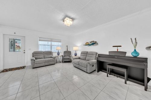 121-580 Egret Dr, Hallandale Beach, FL, 33009-5765 | Card Image