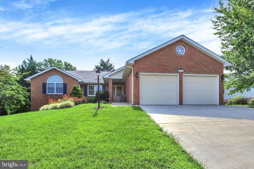 7041 Augusta National, FAYETTEVILLE, PA, 17222-9418 | Card Image