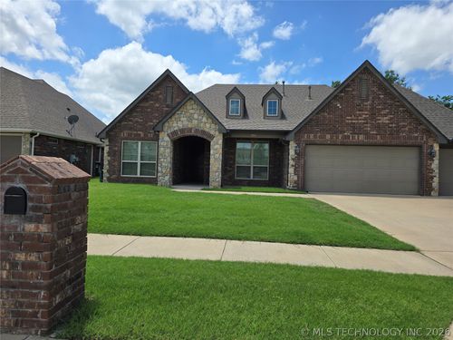 7818 N 144th East Ave, Owasso, OK, 74055-2265 | Card Image