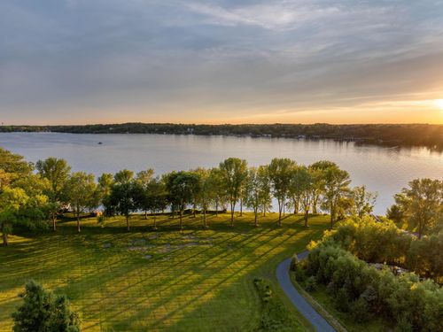 1365 Bracketts Point Rd, Wayzata, MN, 55391-9393 | Card Image