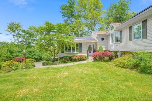 10 Eisgruber Park Ln, Highland, NY, 12528-2879 | Card Image