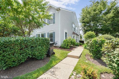 9352 Wax Myrtle Way, MANASSAS, VA, 20110-8912 | Card Image