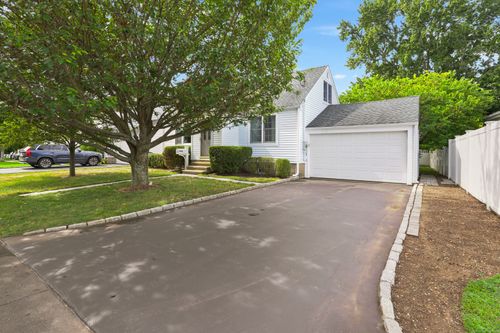 294 Catherine Ter, Fairfield, CT, 06824-6408 | Card Image