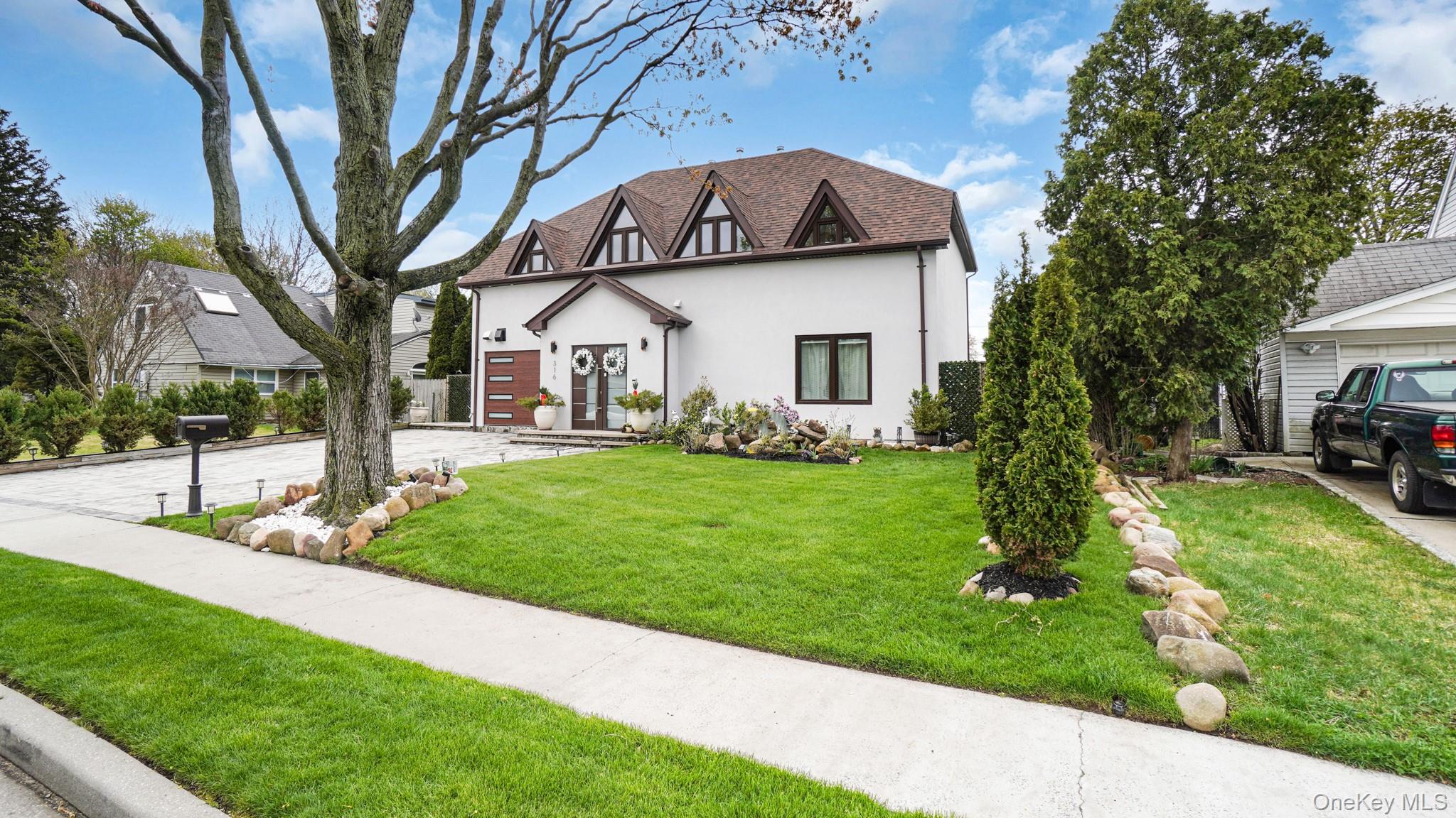 Residential in Oyster Bay 4