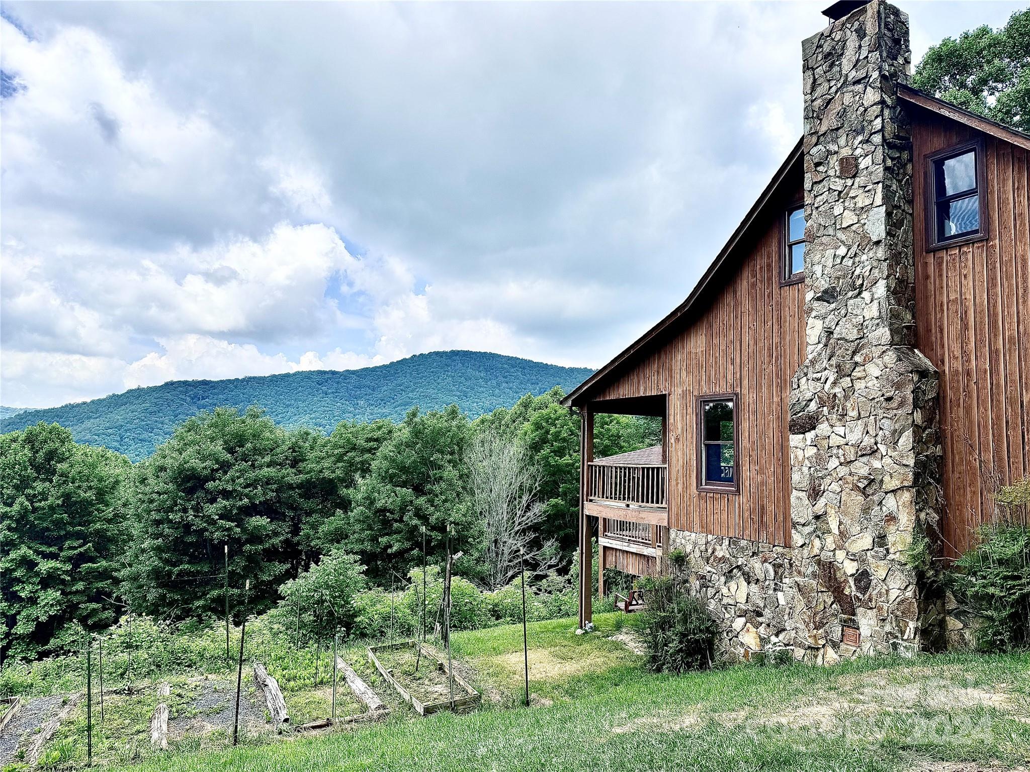Misty Cove Rd, Bakersville, NC 28705