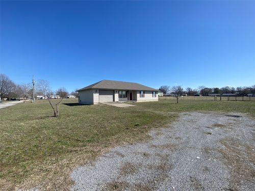 191 W Senior St, Colcord, OK, 74338-1733 | Card Image