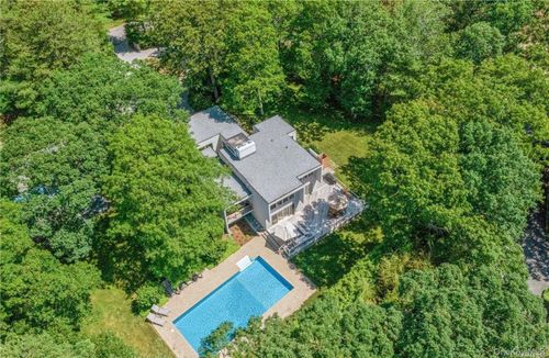 19 Woodland Way, Quogue, NY, 11959-4290 | Card Image