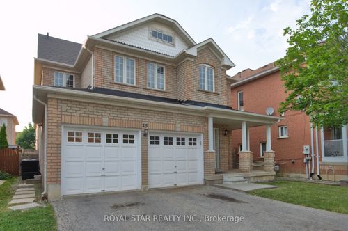 upper-15 Masters Green Cres, Brampton, ON, L7A3K3 | Card Image
