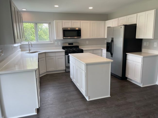 47000 Harbour Pointe Ct, House other with 4 bedrooms, 3 bathrooms and null parking in Van Buren Twp MI | Image 5