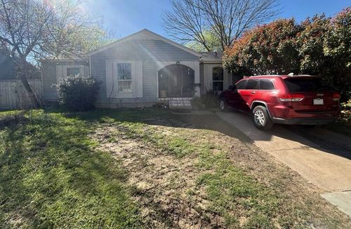 914 Tamara Ln, Grand Prairie, TX, 75051-3057 | Card Image