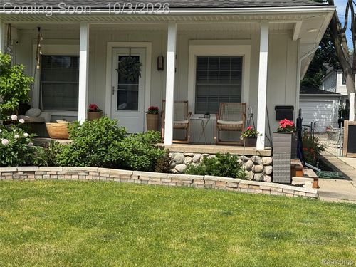 313 N Castell Ave, Rochester, MI, 48307-1819 | Card Image