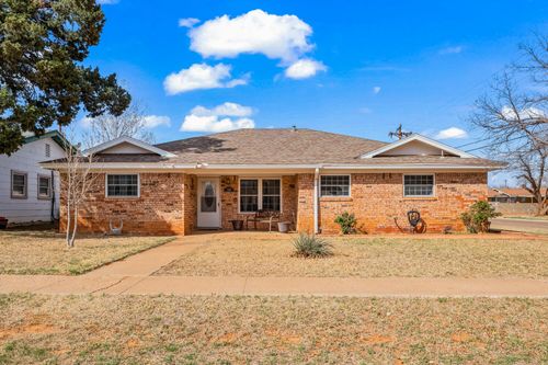 1500 W Lynn St, Slaton, TX, 79364-3630 | Card Image