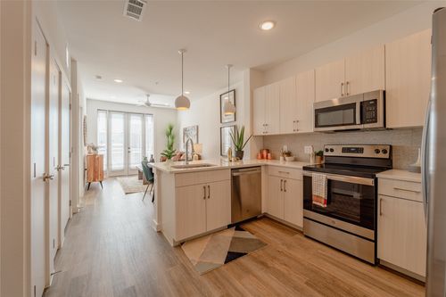 105-2213-105 S Bishop Avenue, Dallas, TX, 75208 | Card Image