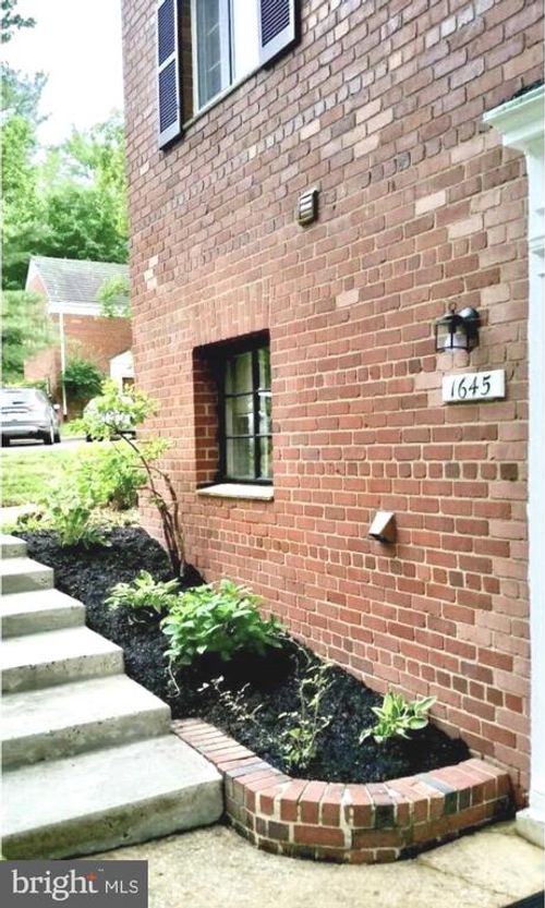 1645 Fitzgerald Ln, ALEXANDRIA, VA, 22302-2004 | Card Image