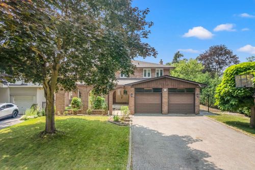 12 Haliburton Ave, Etobicoke, ON, M9B4Y2 | Card Image
