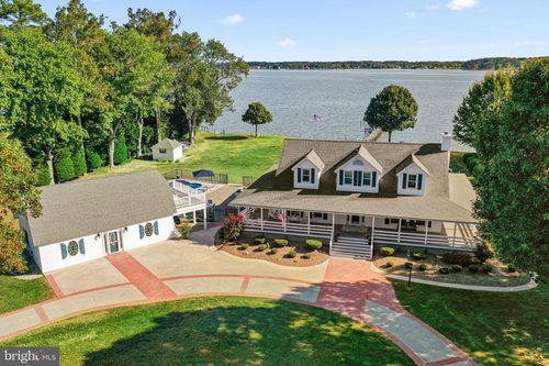 668 Edgewater Ln, Montross, VA, 22520-4204 | Card Image