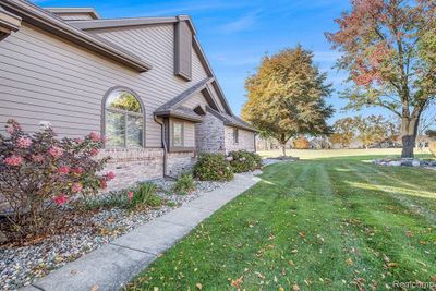 9359 Varodell Drive, Condo with 2 bedrooms, 3 bathrooms and null parking in Davison Twp MI | Image 3