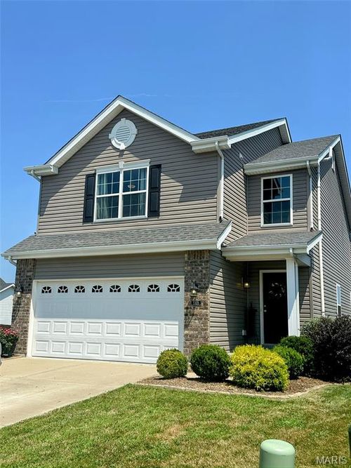 3305 Charlestowne Crossing Dr, Saint Charles, MO, 63301-4828 | Card Image