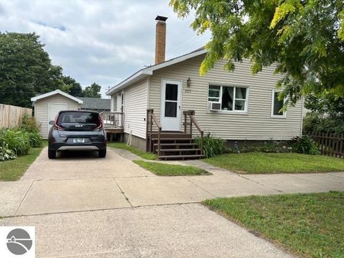 809 Wallace St, Cadillac, MI, 49601-1455 | Card Image