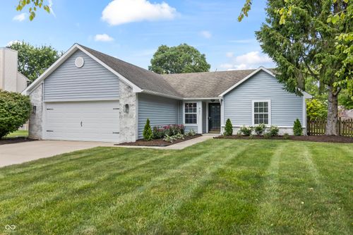 421 E Delaware St, Fortville, IN, 46040-1092 | Card Image