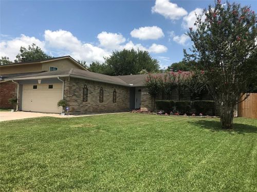 8406 Daycoach Ln, Houston, TX, 77064-8105 | Card Image