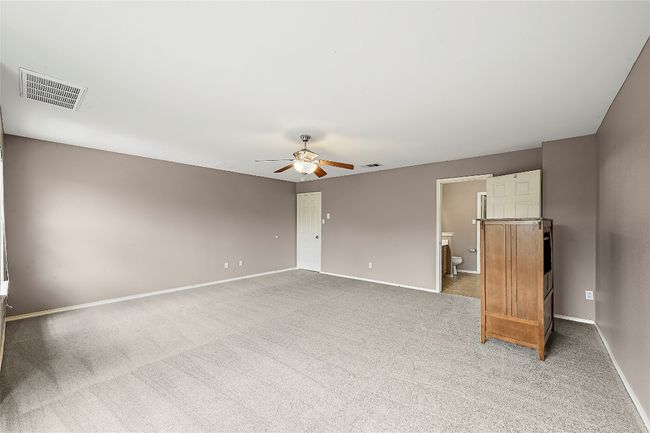 Spare room featuring light carpet and a ceiling fan | Image 19