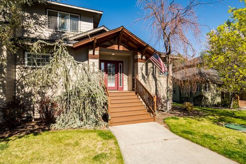 879 Golden Pheasant Dr, Redmond, OR, 97756-7000 | Card Image