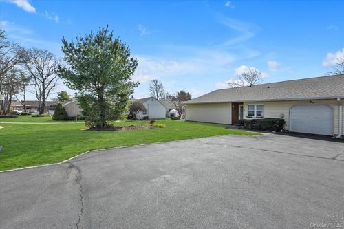 93 Revere Dr, Sayville, NY, 11782-1358 | Card Image