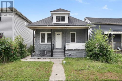 1061 Highland Ave, Windsor, ON, N9A1R6 | Card Image