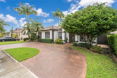 8815 Nw 168th St, House other with 4 bedrooms, 2 bathrooms and null parking in Miami Lakes FL | Image 2