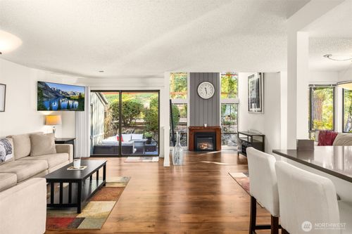 apt-2-3400 108th Pl Ne, Bellevue, WA, 98004-7671 | Card Image