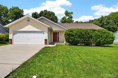 1310 Sleepy Hollow Dr, Troy, MO, 63379-2340 | Card Image