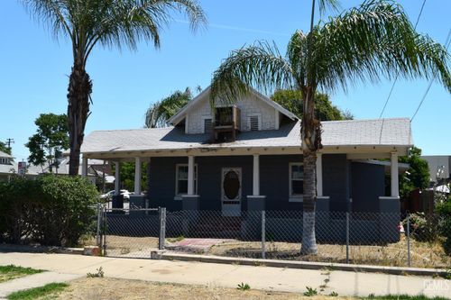 1033 Kern St, Bakersfield, CA, 93305-4327 | Card Image
