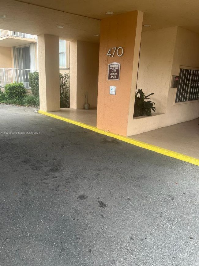 L - 500 Executive Center Dr, Condo with 1 bedrooms, 1 bathrooms and null parking in West Palm Beach FL | Image 5